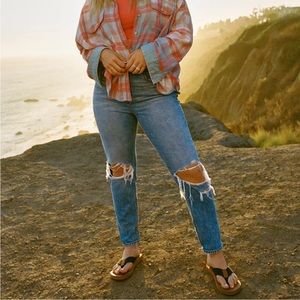 AMERICAN EAGLE MOM JEANS